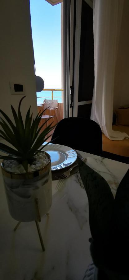 Lungomare Luxury Sea View Apartament Wlora