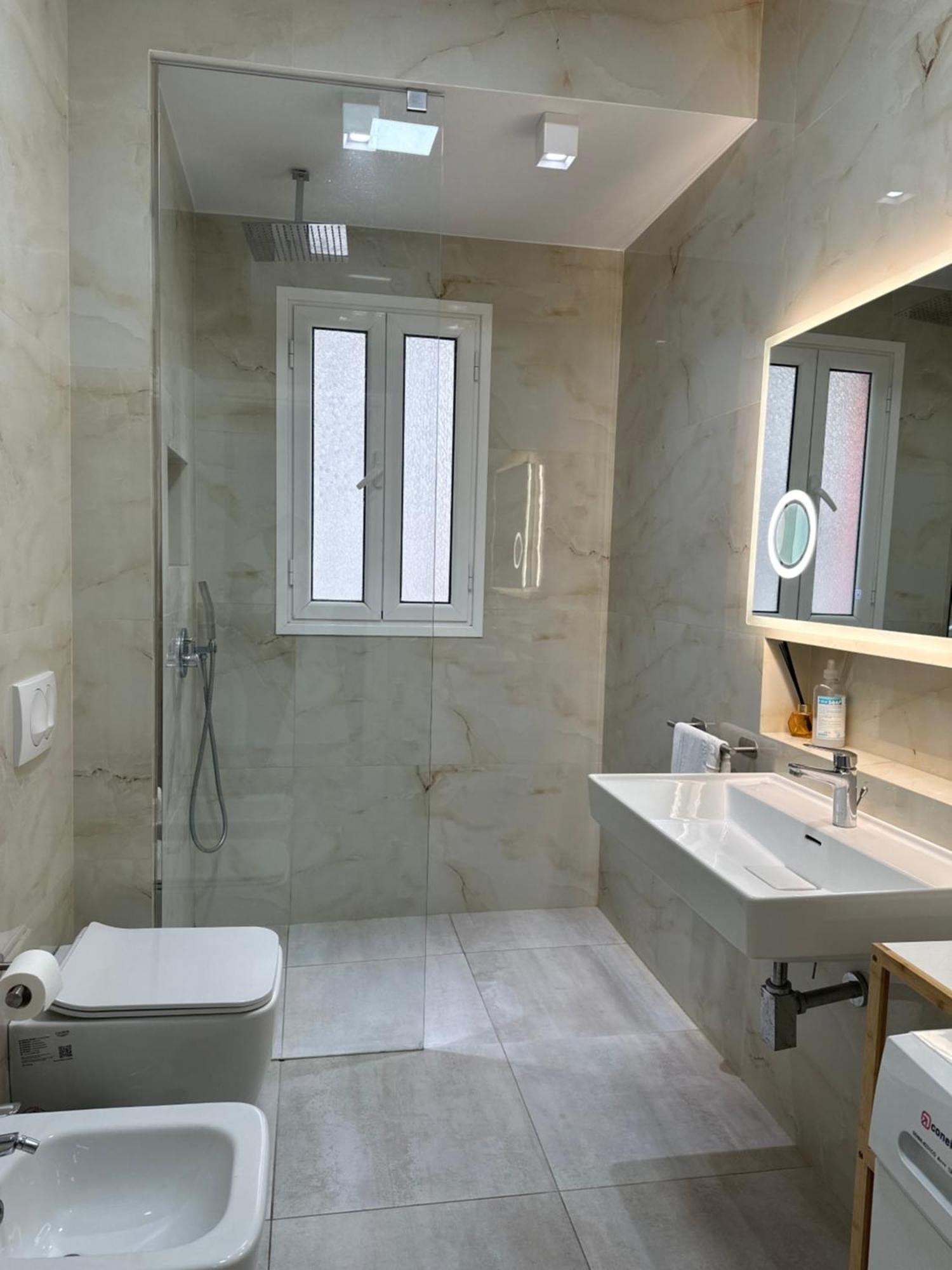 Lungomare Luxury Sea View * Wlora