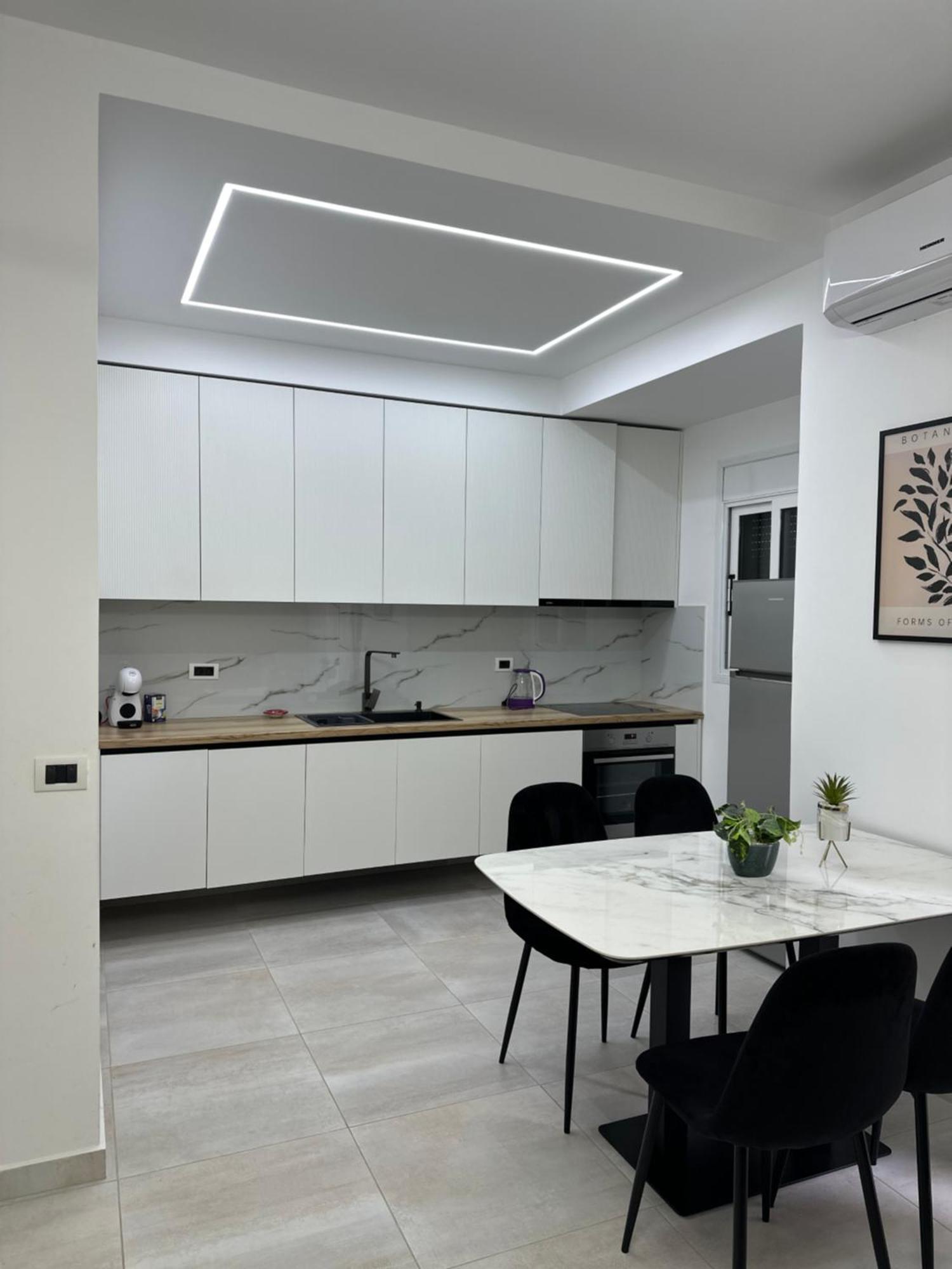 Lungomare Luxury Sea View Apartament *