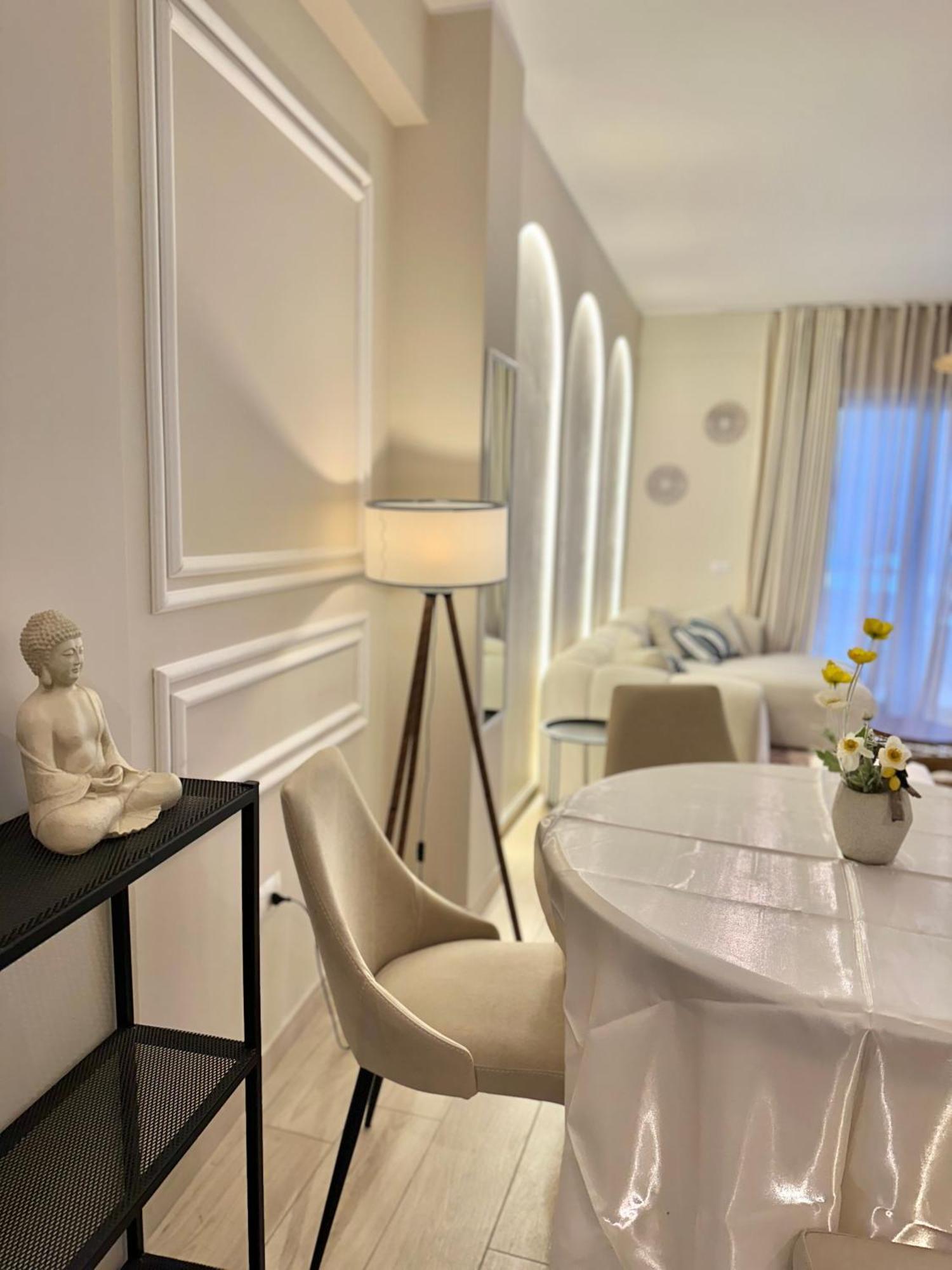 Lungomare Luxury Sea View * Vlorë